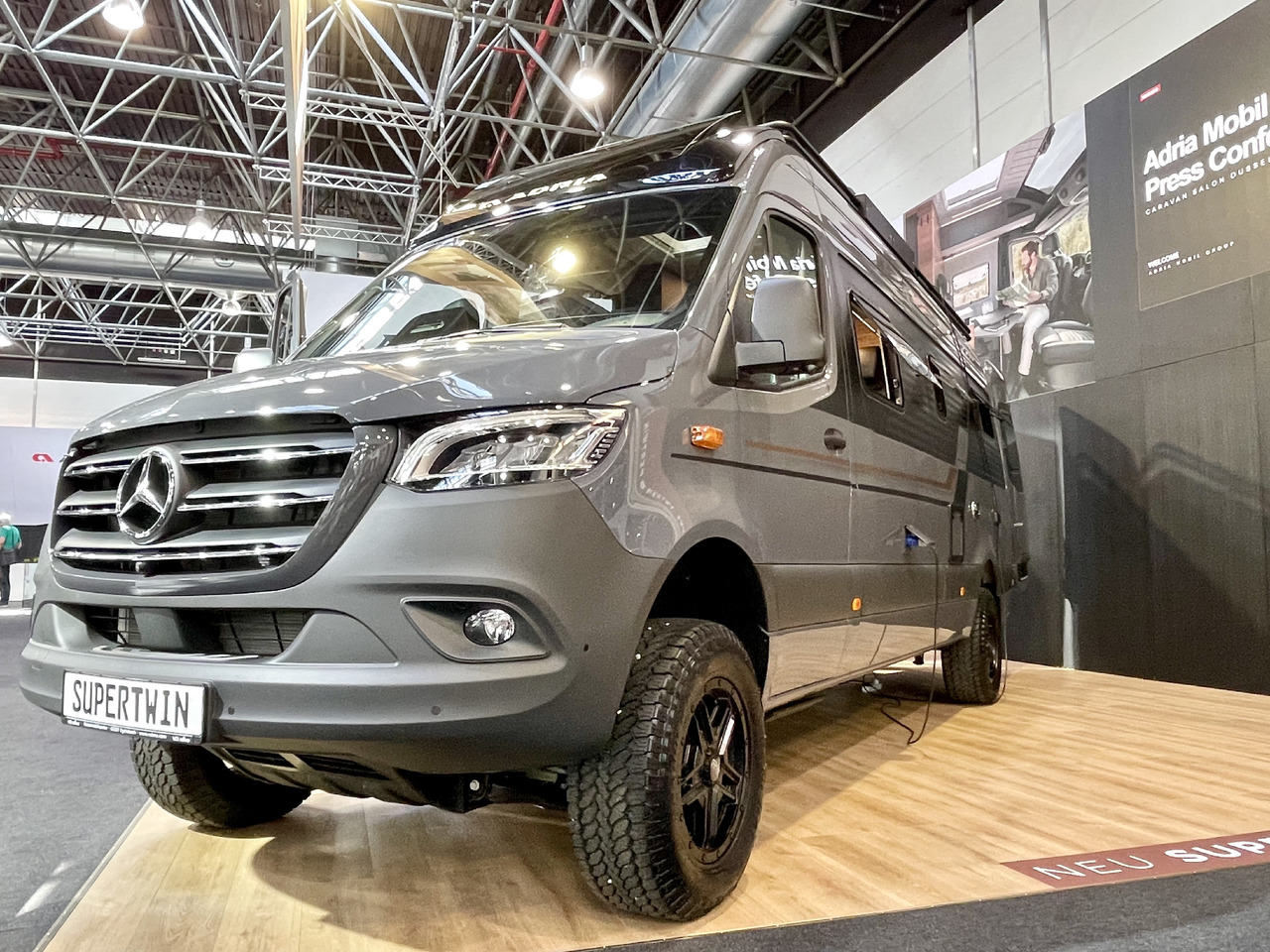 ADRIA Super Twin 700 SGX - Campervan: picture 1 ADRIA Super Twin 700 SGX - Campervan: picture 1