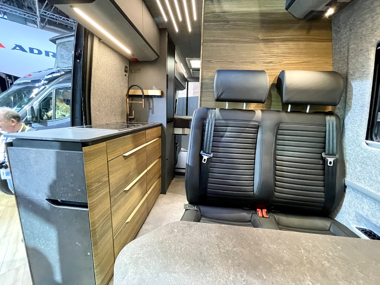 ADRIA Super Twin 700 SGX - Campervan: picture 4 ADRIA Super Twin 700 SGX - Campervan: picture 4