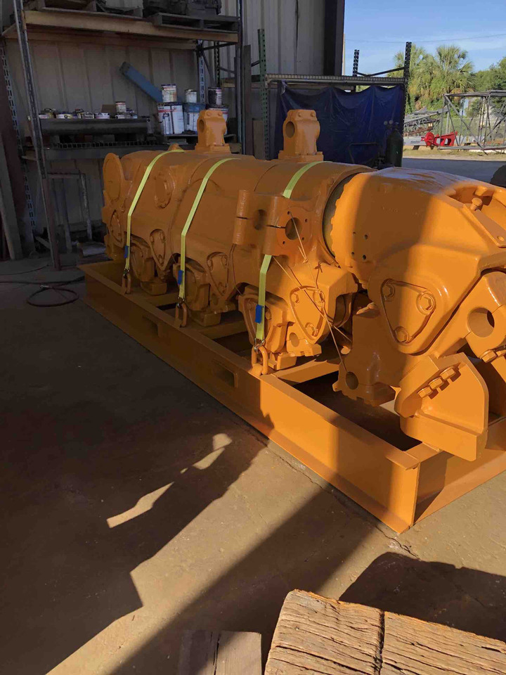 Komatsu D375A-6 - Tractor unit for Ground support equipment: picture 2 Komatsu D375A-6 - Tractor unit for Ground support equipment: picture 2