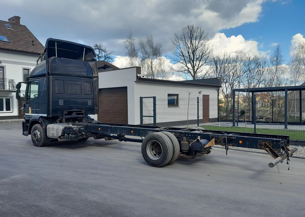 Iveco EUROCARGO 160E28 RAMA DO ZABUDOWY/ LAWETA / MANUAL / - Curtain side truck: picture 1 Iveco EUROCARGO 160E28 RAMA DO ZABUDOWY/ LAWETA / MANUAL / - Curtain side truck: picture 1