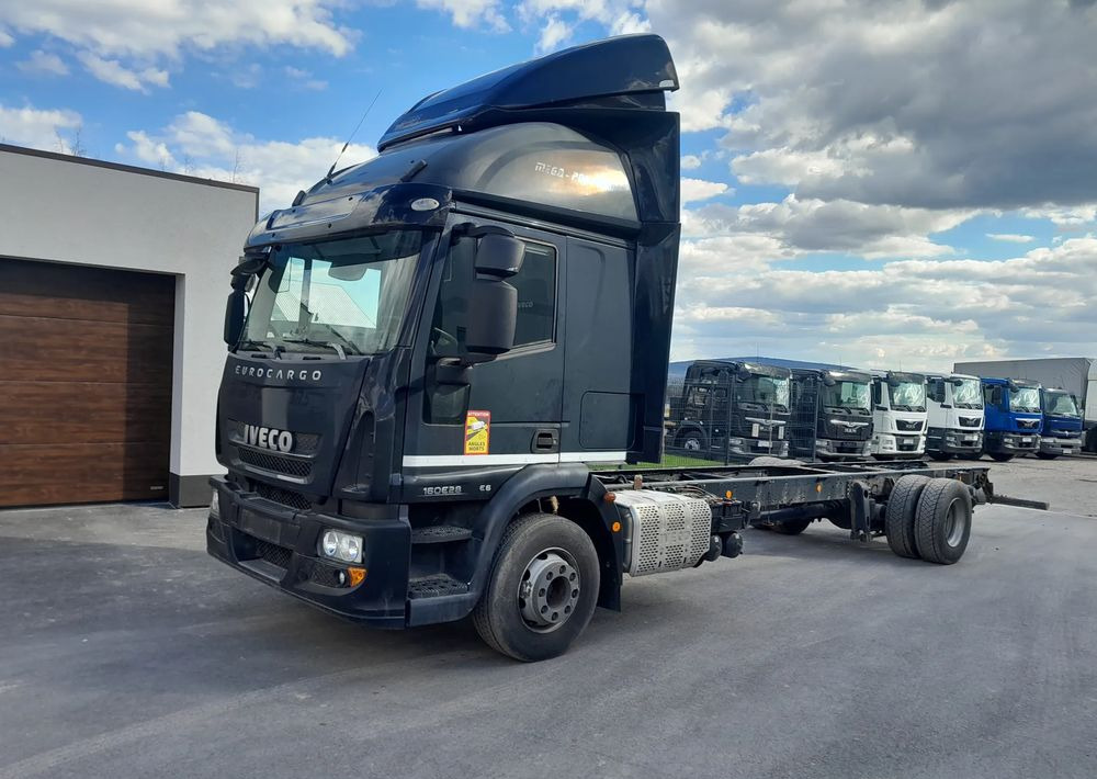 Iveco EUROCARGO 160E28 RAMA DO ZABUDOWY/ LAWETA / MANUAL / - Curtain side truck: picture 3 Iveco EUROCARGO 160E28 RAMA DO ZABUDOWY/ LAWETA / MANUAL / - Curtain side truck: picture 3