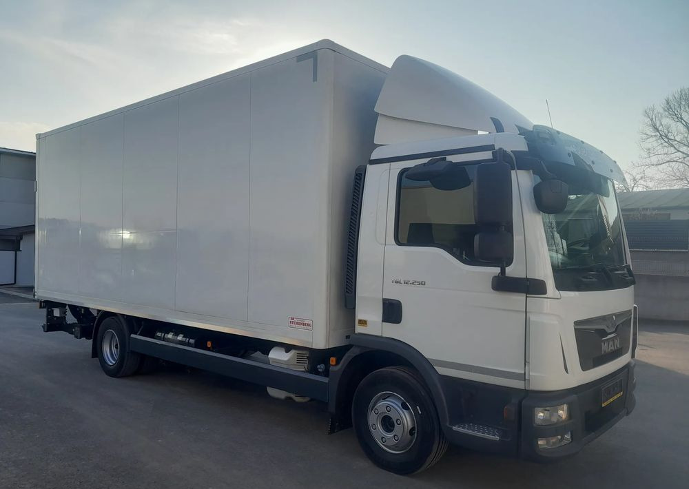 MAN TGL 12.250 NAUKA JAZDY / ELKA / L / MANUAL 8 / - Curtain side truck: picture 4 MAN TGL 12.250 NAUKA JAZDY / ELKA / L / MANUAL 8 / - Curtain side truck: picture 4