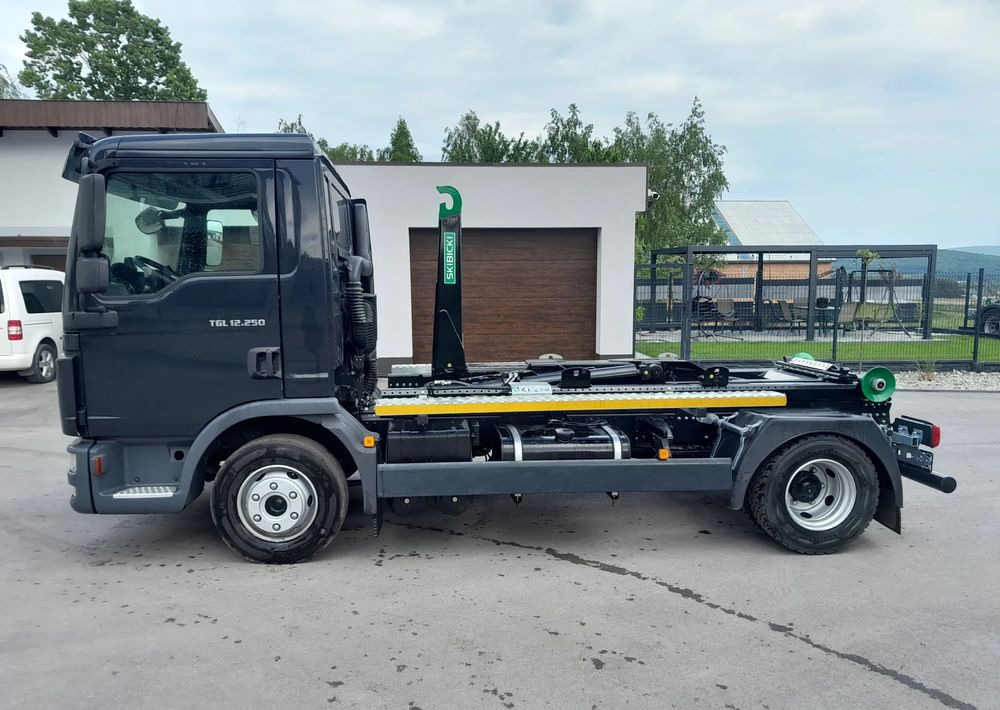 MAN TGL 12.250 nowe urządzenie hakowe SKIBICKI HKS 8/3300 ATEGO / TGM - Hook lift truck: picture 1 MAN TGL 12.250 nowe urządzenie hakowe SKIBICKI HKS 8/3300 ATEGO / TGM - Hook lift truck: picture 1