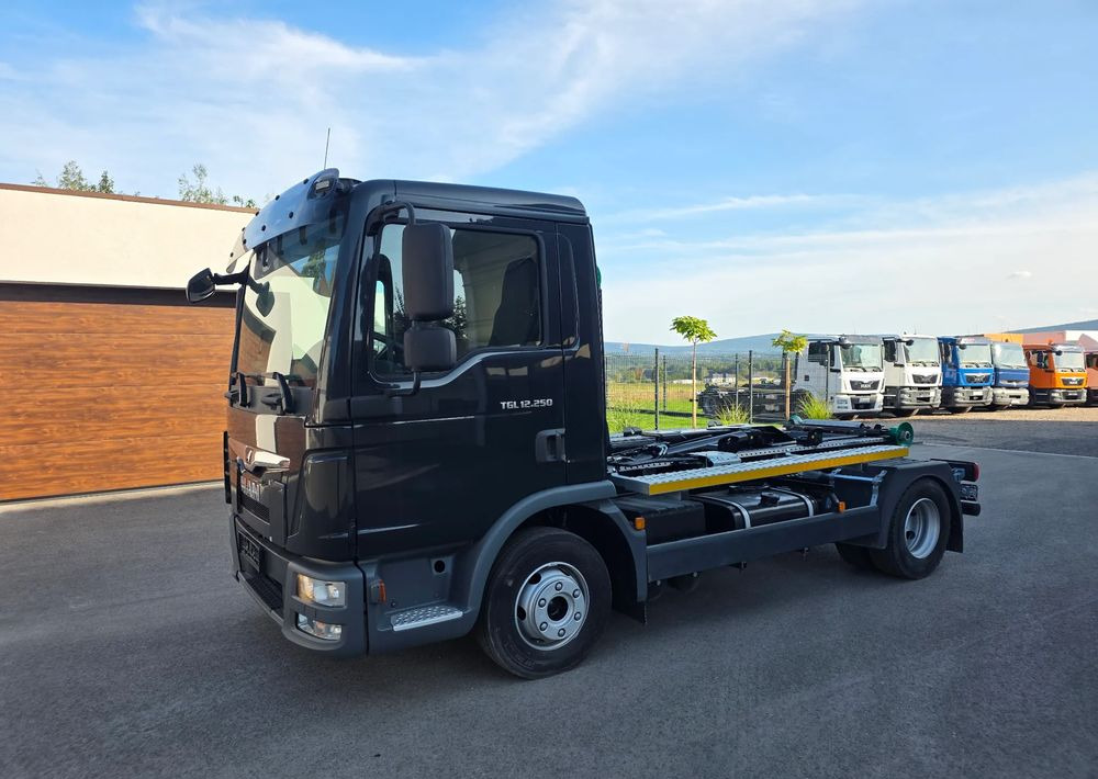 MAN TGL 12.250 nowe urządzenie hakowe SKIBICKI HKS 8/3300 ATEGO / TGM - Hook lift truck: picture 5 MAN TGL 12.250 nowe urządzenie hakowe SKIBICKI HKS 8/3300 ATEGO / TGM - Hook lift truck: picture 5