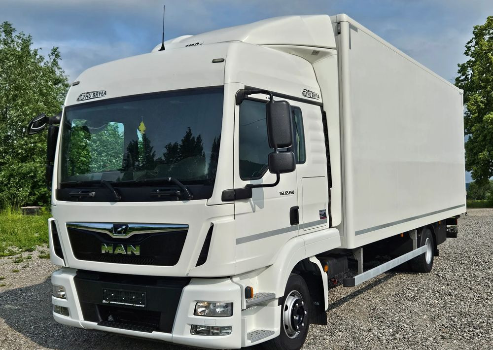 MAN TGL 12.250 / KONTENER / IZOTERMA / WINDA / 2019R / EURO 6 / PEŁEN SERWIS / 6 TON ŁADOWNOŚĆ / SPROWADZONY / ZADBANY / JAK NOWY / KSIĄŻKA SERWISOWA / E6 / 17 PALET - Box truck: picture 2 MAN TGL 12.250 / KONTENER / IZOTERMA / WINDA / 2019R / EURO 6 / PEŁEN SERWIS / 6 TON ŁADOWNOŚĆ / SPROWADZONY / ZADBANY / JAK NOWY / KSIĄŻKA SERWISOWA / E6 / 17 PALET - Box truck: picture 2
