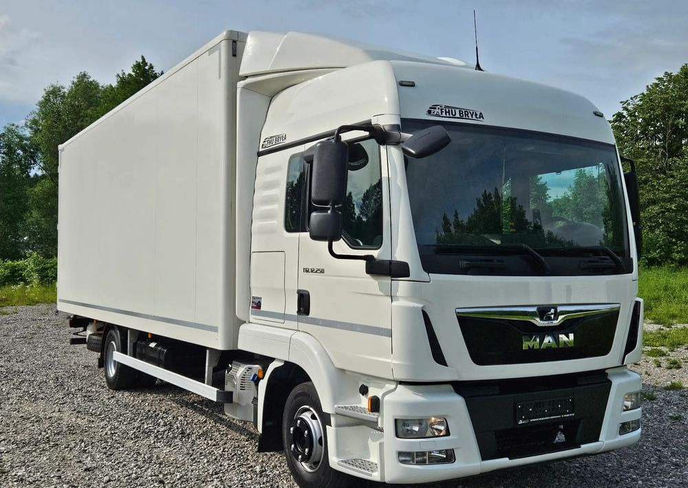 MAN TGL 12.250 / KONTENER / IZOTERMA / WINDA / 2019R / EURO 6 / PEŁEN SERWIS / 6 TON ŁADOWNOŚĆ / SPROWADZONY / ZADBANY / JAK NOWY / KSIĄŻKA SERWISOWA / E6 / 17 PALET - Box truck: picture 1 MAN TGL 12.250 / KONTENER / IZOTERMA / WINDA / 2019R / EURO 6 / PEŁEN SERWIS / 6 TON ŁADOWNOŚĆ / SPROWADZONY / ZADBANY / JAK NOWY / KSIĄŻKA SERWISOWA / E6 / 17 PALET - Box truck: picture 1