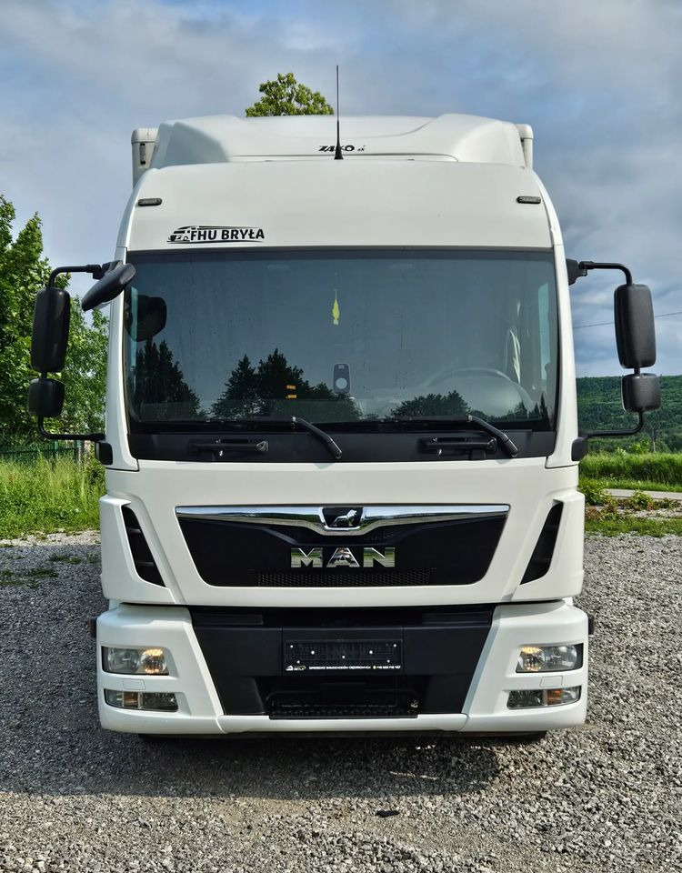 MAN TGL 12.250 / KONTENER / IZOTERMA / WINDA / 2019R / EURO 6 / PEŁEN SERWIS / 6 TON ŁADOWNOŚĆ / SPROWADZONY / ZADBANY / JAK NOWY / KSIĄŻKA SERWISOWA / E6 / 17 PALET - Box truck: picture 3 MAN TGL 12.250 / KONTENER / IZOTERMA / WINDA / 2019R / EURO 6 / PEŁEN SERWIS / 6 TON ŁADOWNOŚĆ / SPROWADZONY / ZADBANY / JAK NOWY / KSIĄŻKA SERWISOWA / E6 / 17 PALET - Box truck: picture 3
