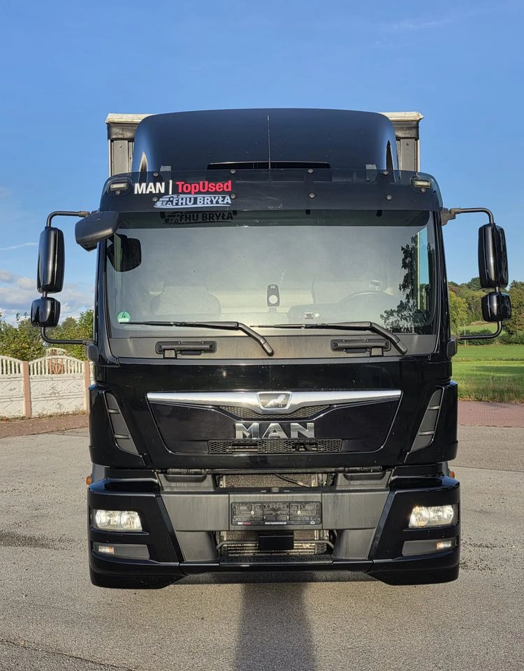 MAN TGM 12.290 / 15.290 / E6/ FIRANKA /BOCZNE DRZWI / BURTO-FIRANKA / 18PALET / WINDA / NISKI PRZEBIEG / 2018/ CAŁY NA PODUSZKACH / SERWISOWANY - Curtain side truck: picture 3 MAN TGM 12.290 / 15.290 / E6/ FIRANKA /BOCZNE DRZWI / BURTO-FIRANKA / 18PALET / WINDA / NISKI PRZEBIEG / 2018/ CAŁY NA PODUSZKACH / SERWISOWANY - Curtain side truck: picture 3