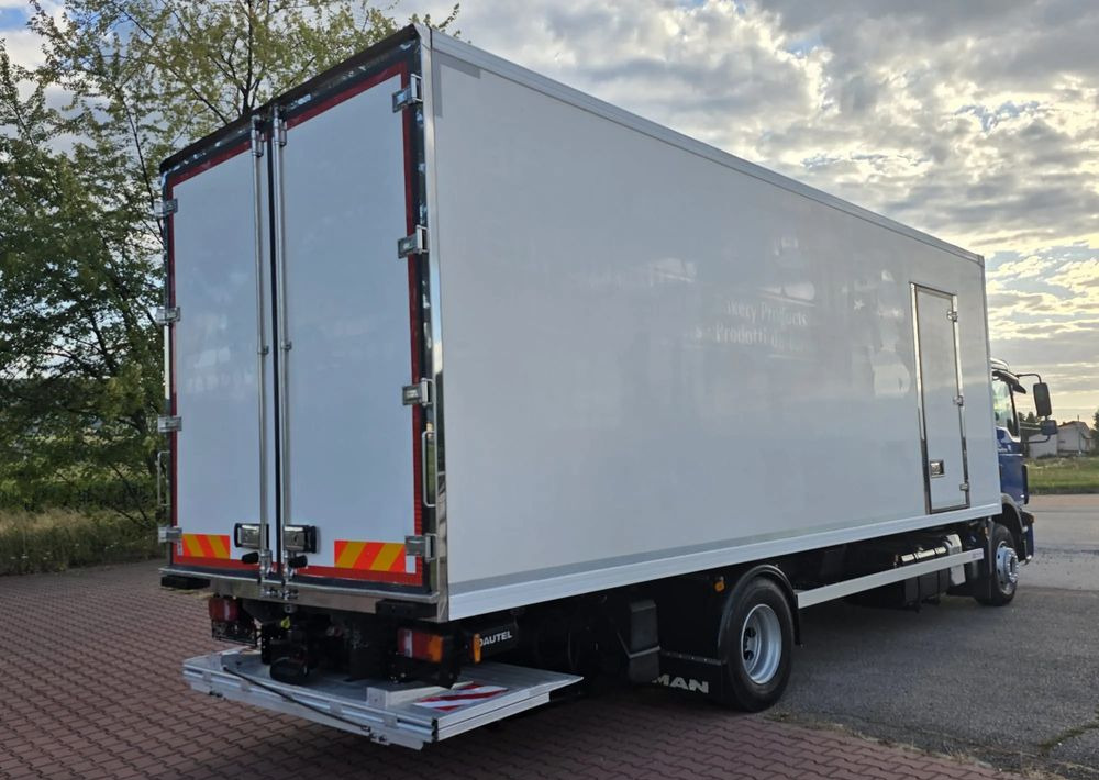 MAN TGM 15.250 / CHŁODNIA / WINDA / 2018 ROK / 230 TYŚ KM / BOCZNE DRZWI / AUTOMAT / SPROWADZONY / E6 / 18 EUROPALET/ - Refrigerated truck: picture 4 MAN TGM 15.250 / CHŁODNIA / WINDA / 2018 ROK / 230 TYŚ KM / BOCZNE DRZWI / AUTOMAT / SPROWADZONY / E6 / 18 EUROPALET/ - Refrigerated truck: picture 4
