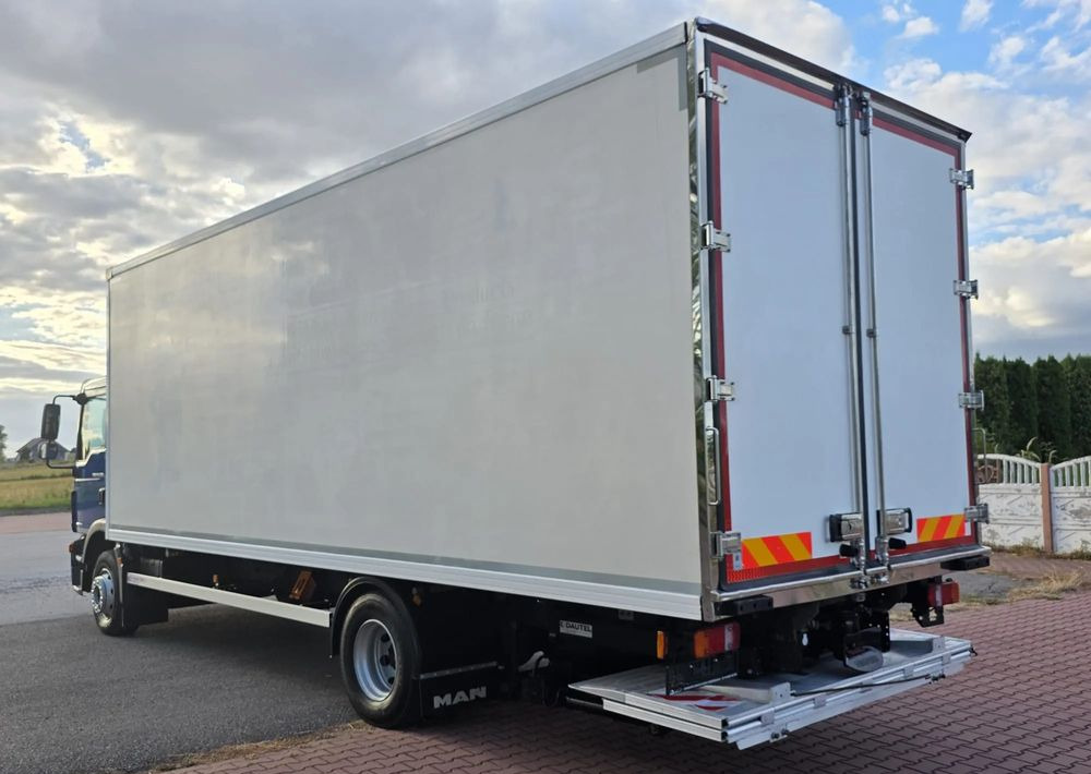 MAN TGM 15.250 / CHŁODNIA / WINDA / 2018 ROK / 230 TYŚ KM / BOCZNE DRZWI / AUTOMAT / SPROWADZONY / E6 / 18 EUROPALET/ - Refrigerated truck: picture 3 MAN TGM 15.250 / CHŁODNIA / WINDA / 2018 ROK / 230 TYŚ KM / BOCZNE DRZWI / AUTOMAT / SPROWADZONY / E6 / 18 EUROPALET/ - Refrigerated truck: picture 3