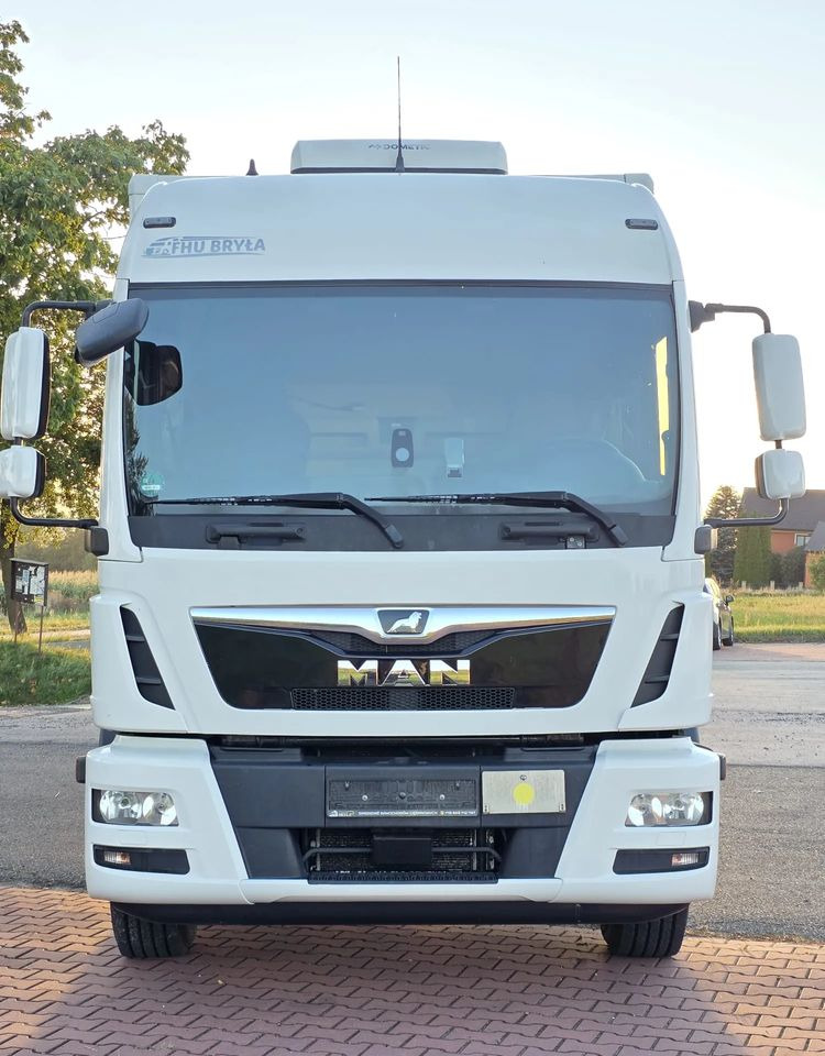MAN TGM 15.290 / TGL / KONTENER / IZOTERMA / WINDA / KLIMA POSTOJOWA / 2019R / EURO 6 / PEŁEN SERWIS / 8200KG ŁADOWNOŚĆ / SPROWADZONY / ZADBANY / JAK NOWY / KSIĄŻKA SERWISOWA / E6 / 18 PALET - Box truck: picture 5 MAN TGM 15.290 / TGL / KONTENER / IZOTERMA / WINDA / KLIMA POSTOJOWA / 2019R / EURO 6 / PEŁEN SERWIS / 8200KG ŁADOWNOŚĆ / SPROWADZONY / ZADBANY / JAK NOWY / KSIĄŻKA SERWISOWA / E6 / 18 PALET - Box truck: picture 5