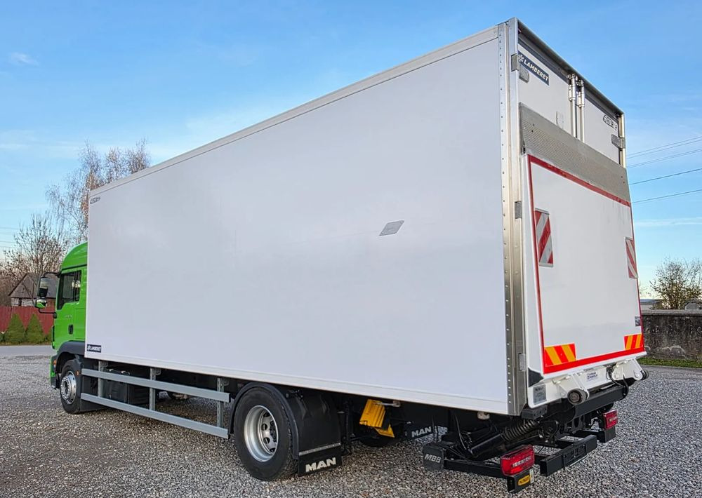 MAN TGM 18.320 / 18.290 / 15.290 / IZOTERMA / WINDA / 19PALET / E6 / 08.2018 / LIFT / SPROWADZONY / AUTOMAT / SYPIALKA / PIERWSZY WŁAŚCICIEL / BOCZNE DRZWI / STAN BARDZO DOBRY - Refrigerated truck: picture 4 MAN TGM 18.320 / 18.290 / 15.290 / IZOTERMA / WINDA / 19PALET / E6 / 08.2018 / LIFT / SPROWADZONY / AUTOMAT / SYPIALKA / PIERWSZY WŁAŚCICIEL / BOCZNE DRZWI / STAN BARDZO DOBRY - Refrigerated truck: picture 4