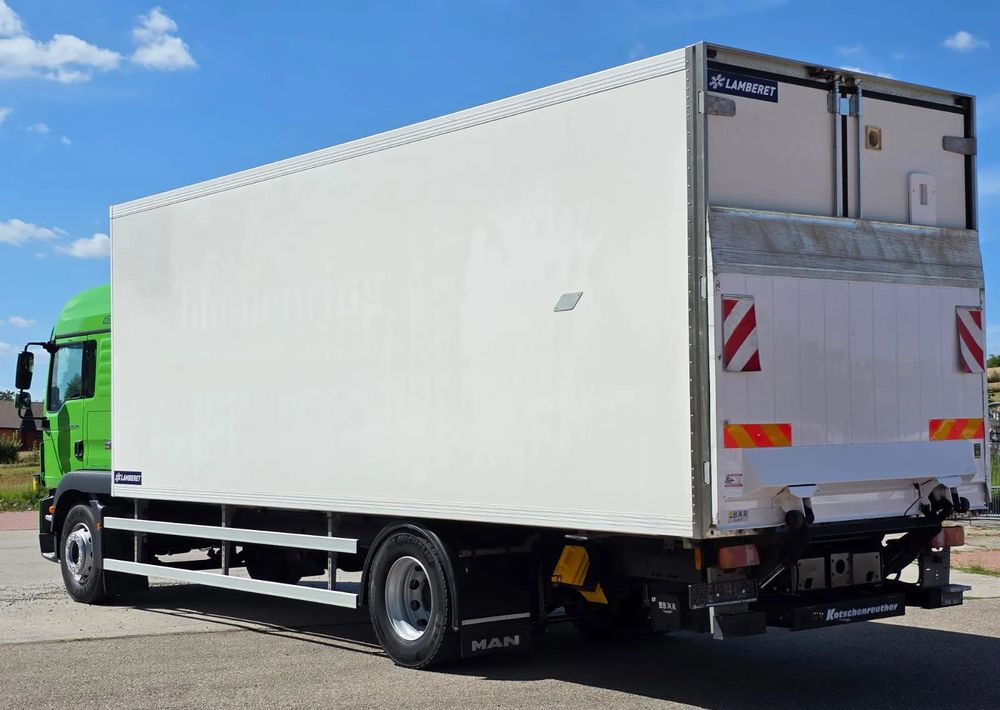 MAN TGM 18.340 / 18.290 / 15.290 / IZOTERMA / WINDA / 19PALET /E6 / SPROWADZONY / AUTOMAT / SYPIALKA / PIERWSZY WŁAŚCICIEL / BOCZNE DRZWI / STAN BARDZO DOBRY - Refrigerated truck: picture 4 MAN TGM 18.340 / 18.290 / 15.290 / IZOTERMA / WINDA / 19PALET /E6 / SPROWADZONY / AUTOMAT / SYPIALKA / PIERWSZY WŁAŚCICIEL / BOCZNE DRZWI / STAN BARDZO DOBRY - Refrigerated truck: picture 4
