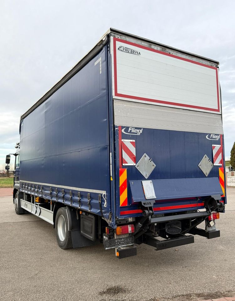 MAN TGM 18.340 / FIRANKA / LIFT / SPROWADZONY / KLIMA POSTOJOWA / 2017 / 9700 ŁADOWNOŚĆ / AUTOMAT / 18 PALET / E6 / WINDA / - Curtain side truck: picture 4 MAN TGM 18.340 / FIRANKA / LIFT / SPROWADZONY / KLIMA POSTOJOWA / 2017 / 9700 ŁADOWNOŚĆ / AUTOMAT / 18 PALET / E6 / WINDA / - Curtain side truck: picture 4