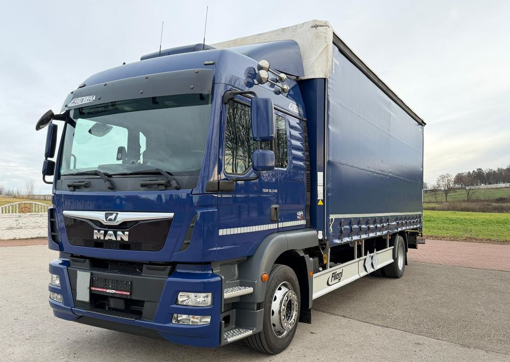 MAN TGM 18.340 / FIRANKA / LIFT / SPROWADZONY / KLIMA POSTOJOWA / 2017 / 9700 ŁADOWNOŚĆ / AUTOMAT / 18 PALET / E6 / WINDA / - Curtain side truck: picture 2 MAN TGM 18.340 / FIRANKA / LIFT / SPROWADZONY / KLIMA POSTOJOWA / 2017 / 9700 ŁADOWNOŚĆ / AUTOMAT / 18 PALET / E6 / WINDA / - Curtain side truck: picture 2