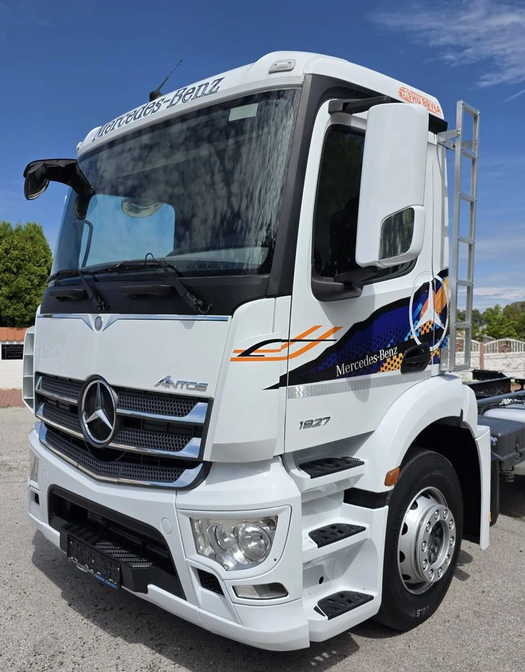Mercedes-Benz ANTOS 1827 / ATEGO / ACTROS / E6 / ROZSTAW OSI 3.75M / WYWROT / BECZKA / UTRZYMANIE DRÓG / HAKOWIEC / SPROWADZONY / PIERWSZY WŁAŚCICIEL / STAN BDB - Cab chassis truck: picture 5 Mercedes-Benz ANTOS 1827 / ATEGO / ACTROS / E6 / ROZSTAW OSI 3.75M / WYWROT / BECZKA / UTRZYMANIE DRÓG / HAKOWIEC / SPROWADZONY / PIERWSZY WŁAŚCICIEL / STAN BDB - Cab chassis truck: picture 5