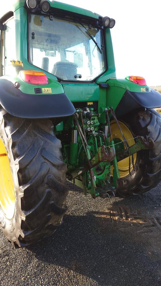 Agricultural machinery JOHN DEERE 6520: picture 8