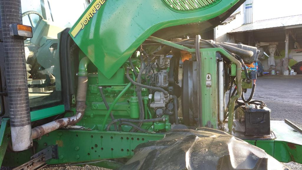 Agricultural machinery JOHN DEERE 6520: picture 10