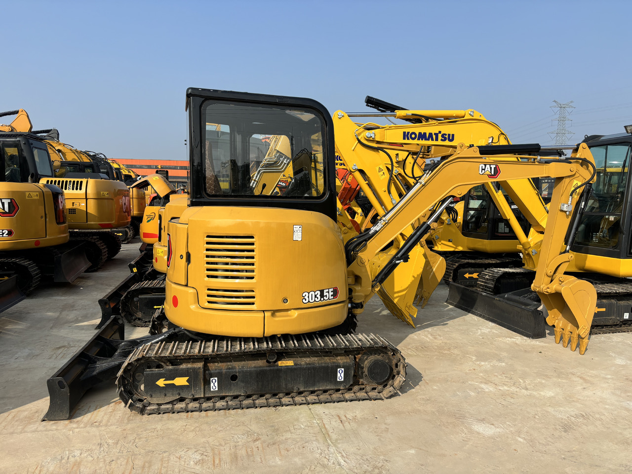 CATERPILLAR CAT303.5E - Mini excavator: picture 2 CATERPILLAR CAT303.5E - Mini excavator: picture 2