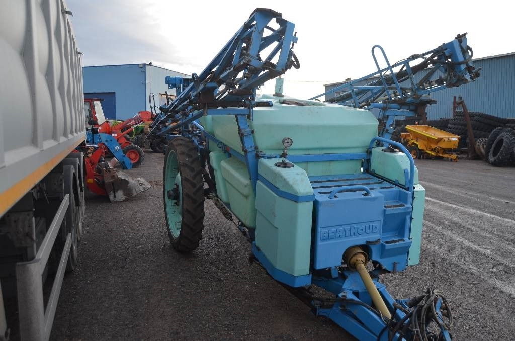 Berthoud Racer 25  - Trailed sprayer: picture 4 Berthoud Racer 25  - Trailed sprayer: picture 4