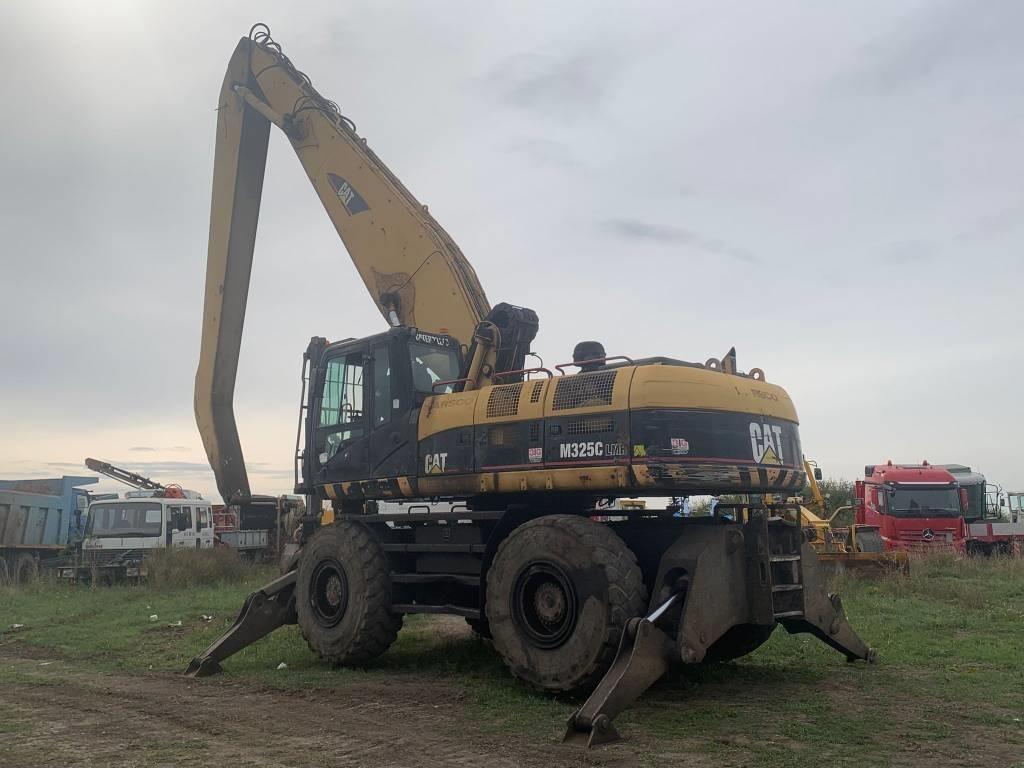 CAT M 325 C L MH - Material handler: picture 3 CAT M 325 C L MH - Material handler: picture 3