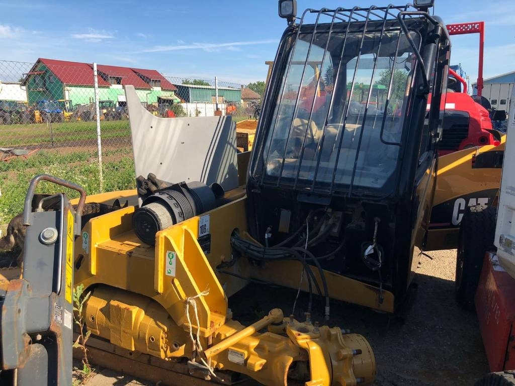 CAT TH 220 B FOR PARTS - Telescopic handler: picture 1 CAT TH 220 B FOR PARTS - Telescopic handler: picture 1