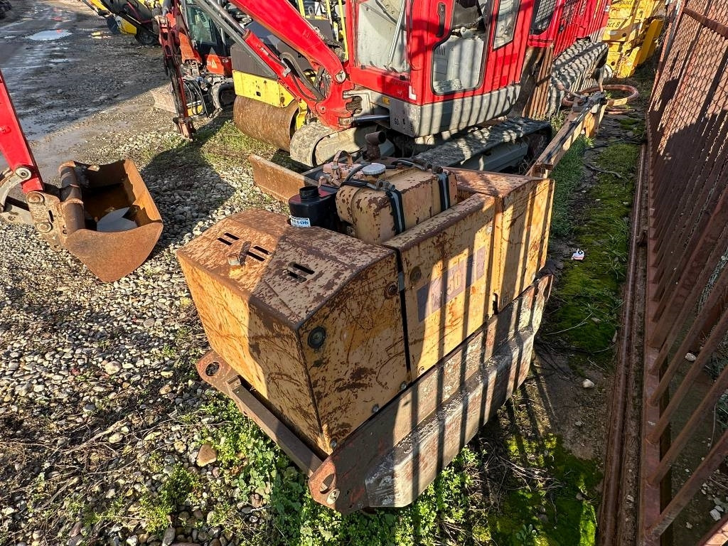 Case Vibromax W50 - Plate compactor: picture 3 Case Vibromax W50 - Plate compactor: picture 3