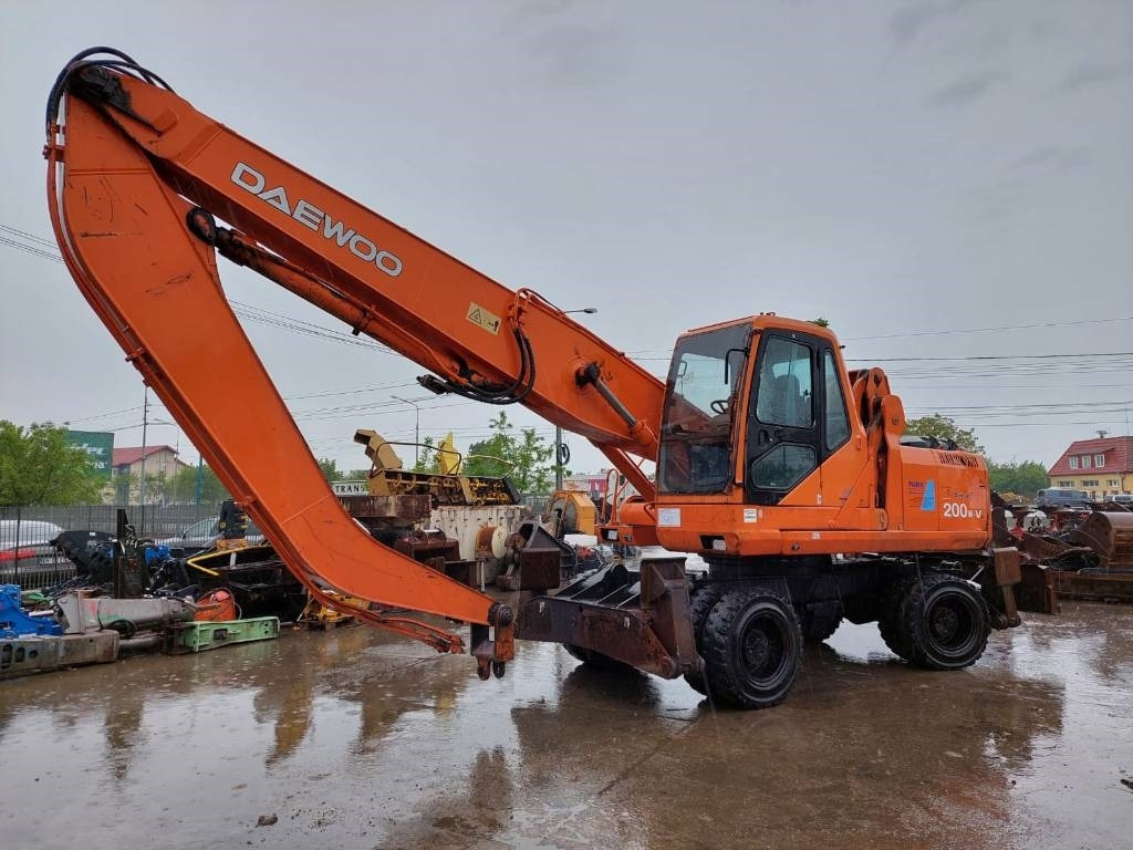 Daewoo Doosan S200W-V - Excavator: picture 1 Daewoo Doosan S200W-V - Excavator: picture 1