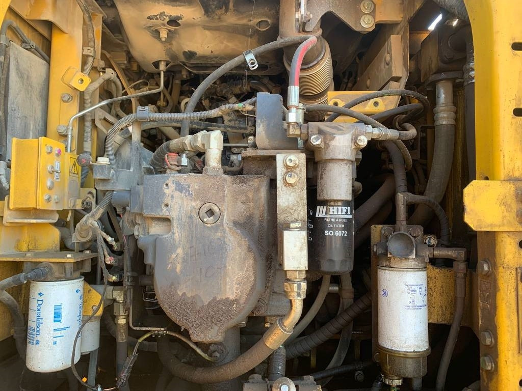 Crawler excavator Komatsu HB 215 LC-3: picture 9