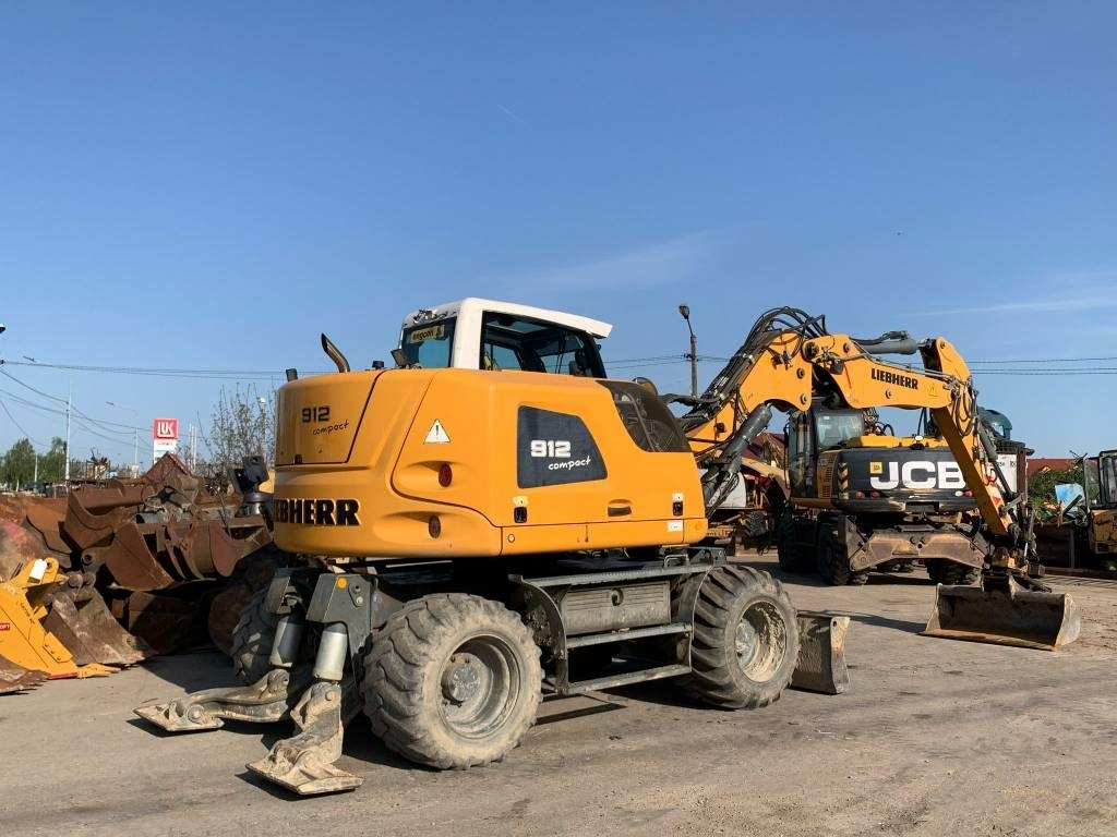 Liebherr A912 Compact+Engcon Rototilt  - Wheel excavator: picture 4 Liebherr A912 Compact+Engcon Rototilt  - Wheel excavator: picture 4