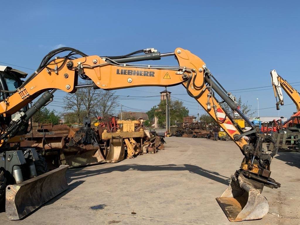 Liebherr A912 Compact+Engcon Rototilt  - Wheel excavator: picture 5 Liebherr A912 Compact+Engcon Rototilt  - Wheel excavator: picture 5