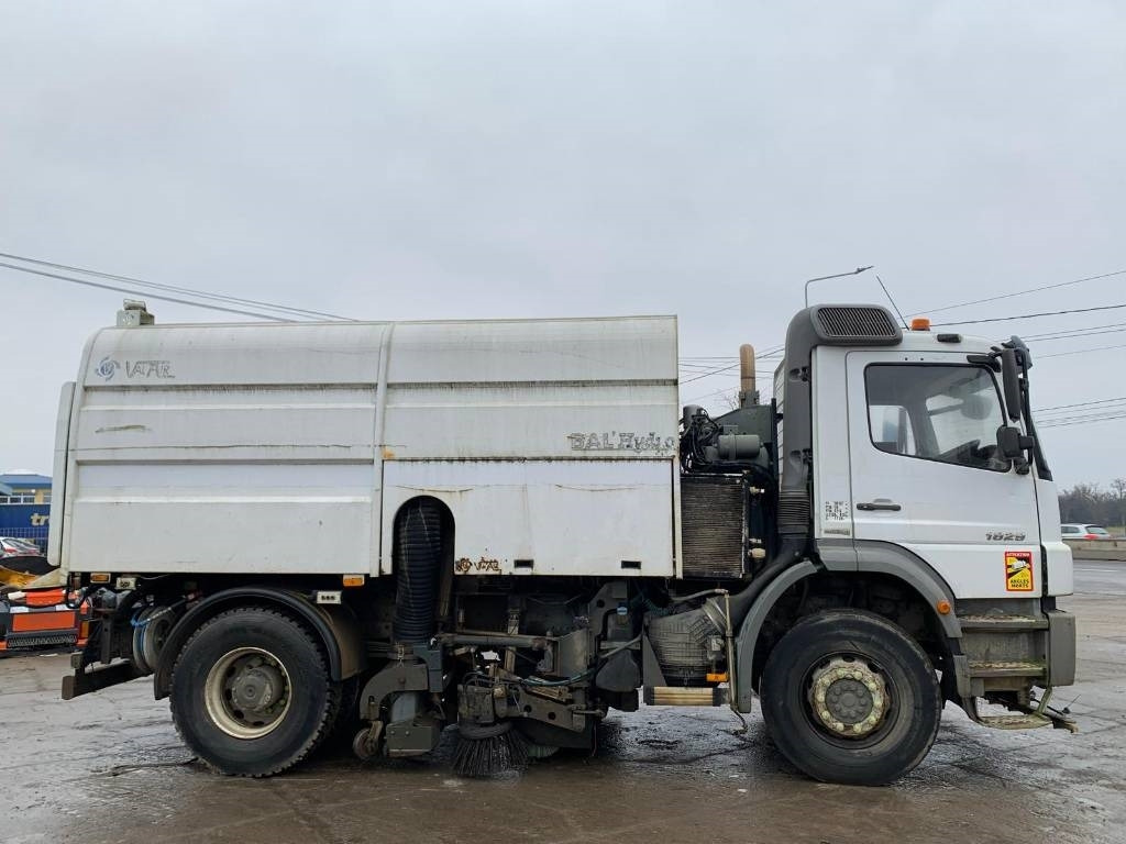 Mercedes-Benz Axor 1829 - Road sweeper: picture 3 Mercedes-Benz Axor 1829 - Road sweeper: picture 3