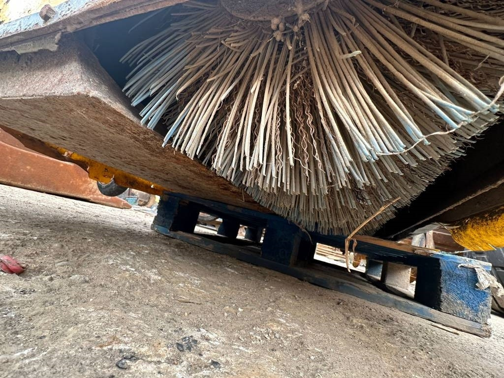 Multisweep 400C - Broom for Construction machinery: picture 3 Multisweep 400C - Broom for Construction machinery: picture 3