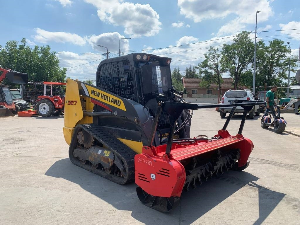 New Holland C327 - Skid steer loader: picture 4 New Holland C327 - Skid steer loader: picture 4