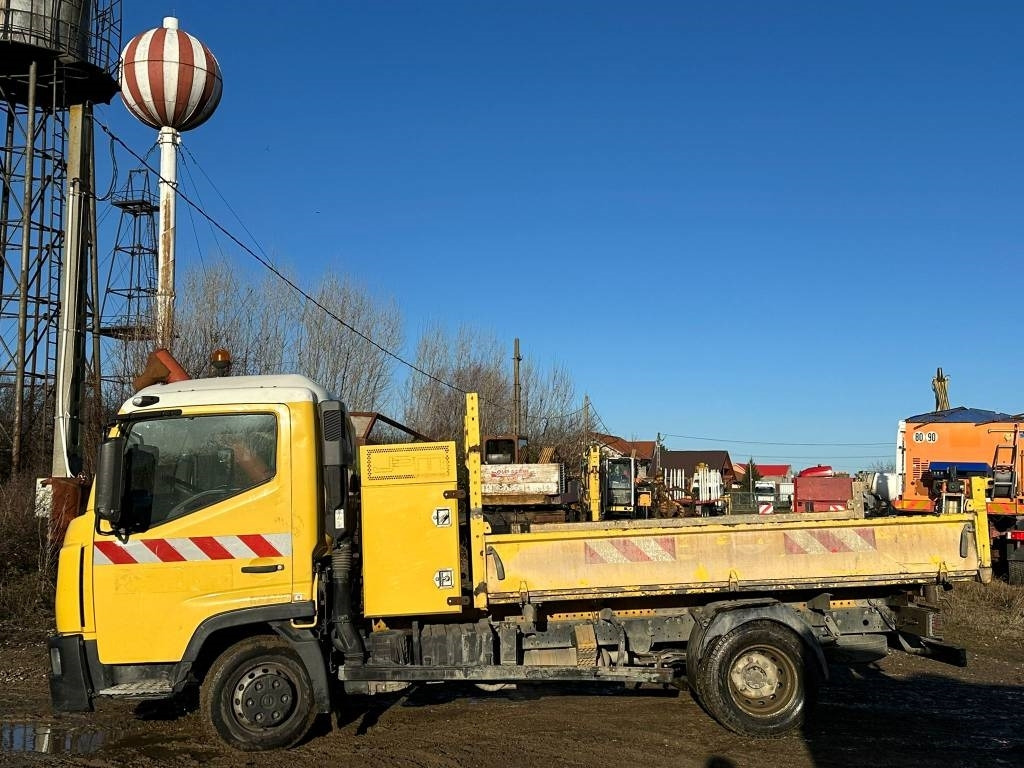 Nissan NT500 - Tipper: picture 3 Nissan NT500 - Tipper: picture 3