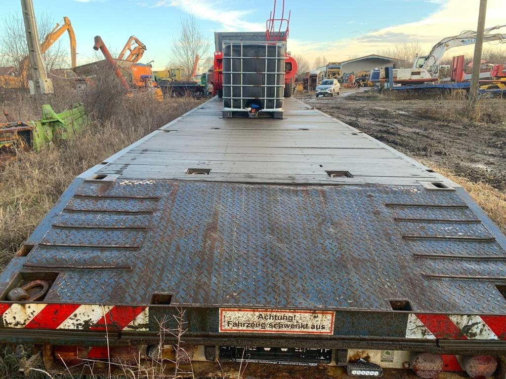 Schmitz S 01 - Low loader semi-trailer: picture 3 Schmitz S 01 - Low loader semi-trailer: picture 3