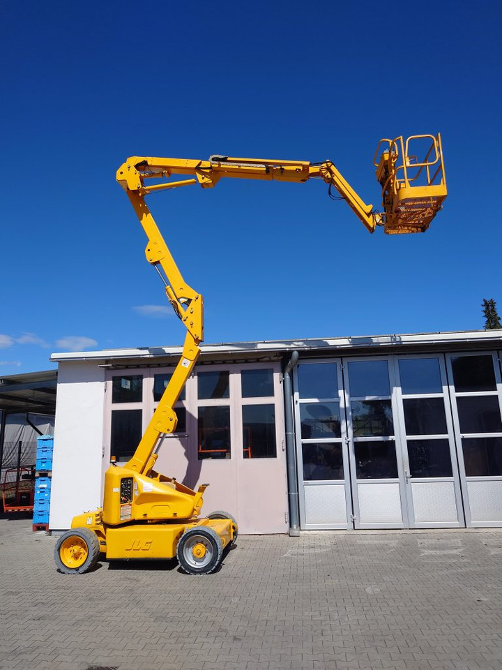 JLG M450AJ - Articulated boom lift: picture 2 JLG M450AJ - Articulated boom lift: picture 2