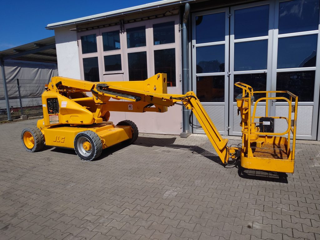 JLG M450AJ - Articulated boom lift: picture 1 JLG M450AJ - Articulated boom lift: picture 1