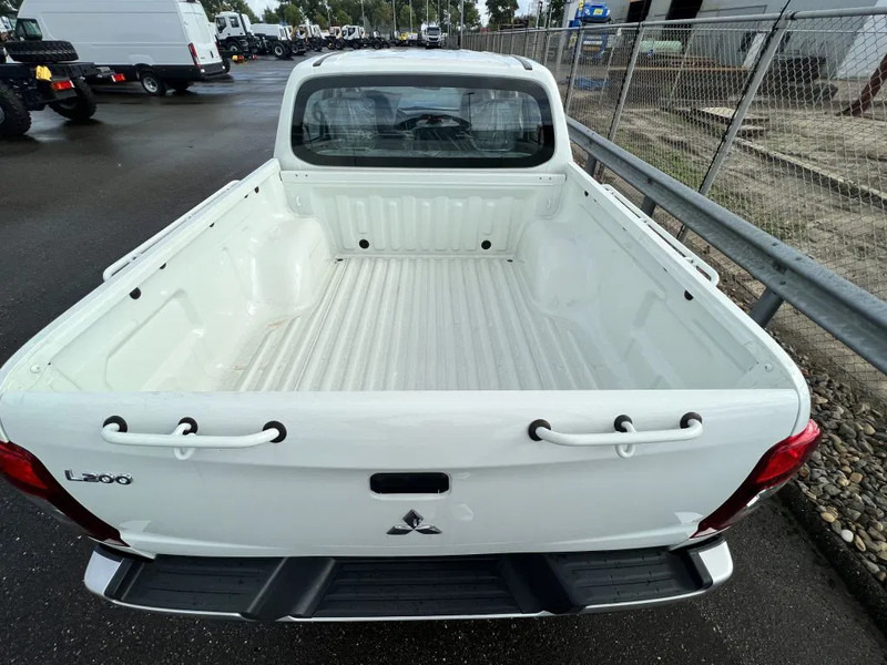 Mitsubishi L200 4x4 - 8 UNITS in WHITE 2.5 D GL Double Cab - EURO 2 - NEW!! Ready for work!!!** - Pickup truck, Crew cab van: picture 4 Mitsubishi L200 4x4 - 8 UNITS in WHITE 2.5 D GL Double Cab - EURO 2 - NEW!! Ready for work!!!** - Pickup truck, Crew cab van: picture 4