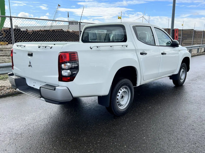 Mitsubishi L200 4x4 - 8 UNITS in WHITE 2.5 D GL Double Cab - EURO 2 - NEW!! Ready for work!!!** - Pickup truck, Crew cab van: picture 5 Mitsubishi L200 4x4 - 8 UNITS in WHITE 2.5 D GL Double Cab - EURO 2 - NEW!! Ready for work!!!** - Pickup truck, Crew cab van: picture 5
