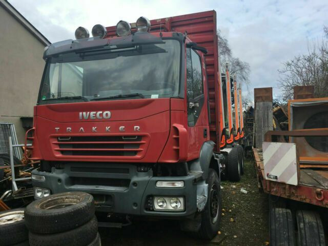 Iveco AD260T450PS 6x4 Blatt Blatt (E:5) - Timber truck, Crane truck: picture 3 Iveco AD260T450PS 6x4 Blatt Blatt (E:5) - Timber truck, Crane truck: picture 3