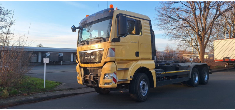 MAN 26.480 TGX - Hook lift truck: picture 2 MAN 26.480 TGX - Hook lift truck: picture 2