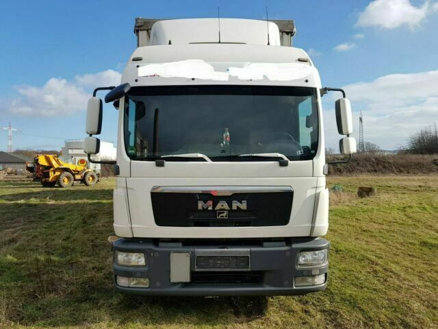 MAN TGL8.240 G.Haus/2xBett Klima AHK - Curtain side truck: picture 1 MAN TGL8.240 G.Haus/2xBett Klima AHK - Curtain side truck: picture 1