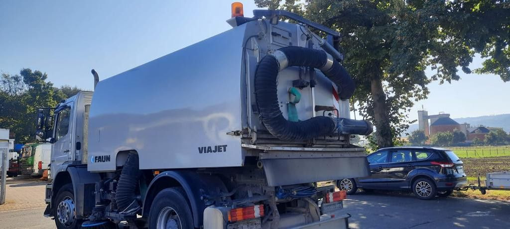 Mercedes-Benz 1824 Axor - Road sweeper: picture 3 Mercedes-Benz 1824 Axor - Road sweeper: picture 3