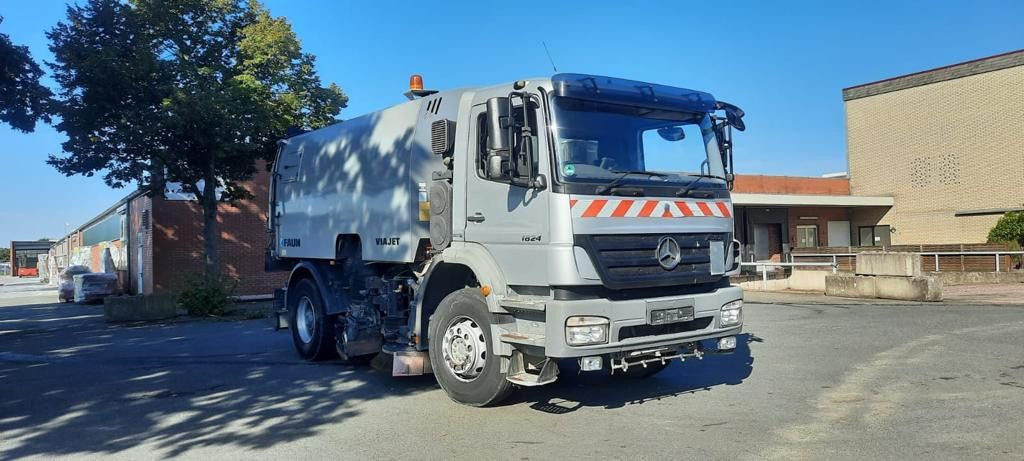 Mercedes-Benz 1824 Axor - Road sweeper: picture 2 Mercedes-Benz 1824 Axor - Road sweeper: picture 2