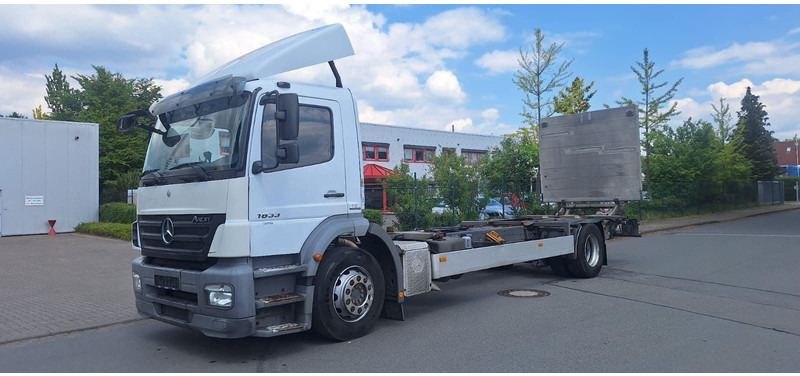 Mercedes-Benz 1833 2 Achser für BDF mit LBW - Cab chassis truck: picture 1 Mercedes-Benz 1833 2 Achser für BDF mit LBW - Cab chassis truck: picture 1