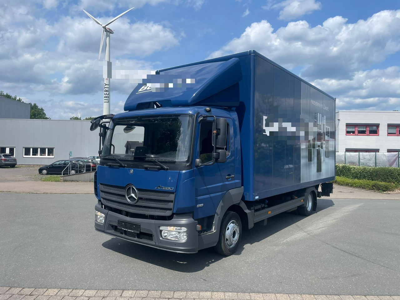 Mercedes-Benz 818 Koffer mit LBW - Closed box van: picture 1 Mercedes-Benz 818 Koffer mit LBW - Closed box van: picture 1