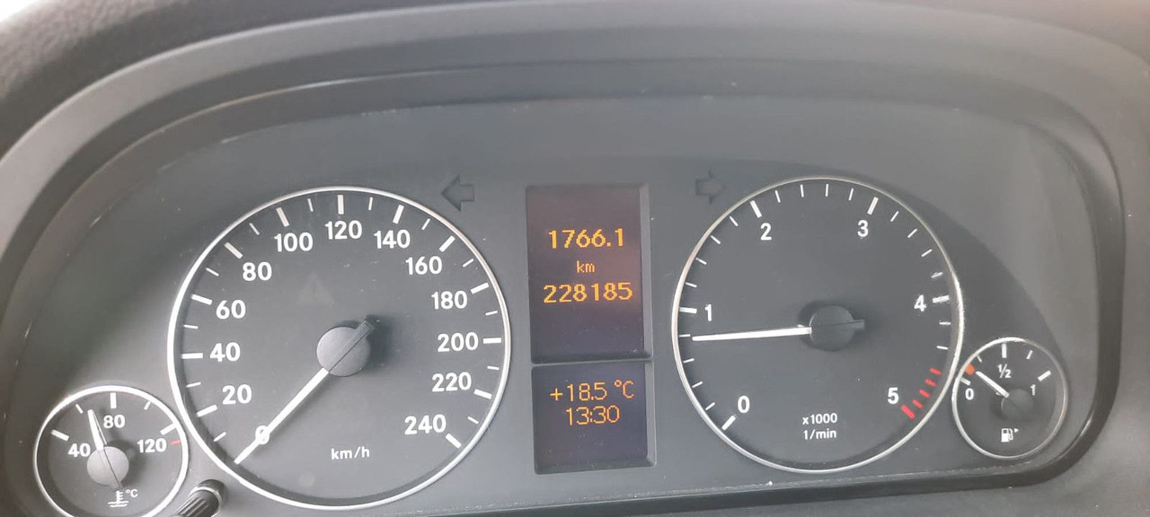 Mercedes-Benz A 180 A 180 CDI AVANTGARDE - Saloon car: picture 3 Mercedes-Benz A 180 A 180 CDI AVANTGARDE - Saloon car: picture 3