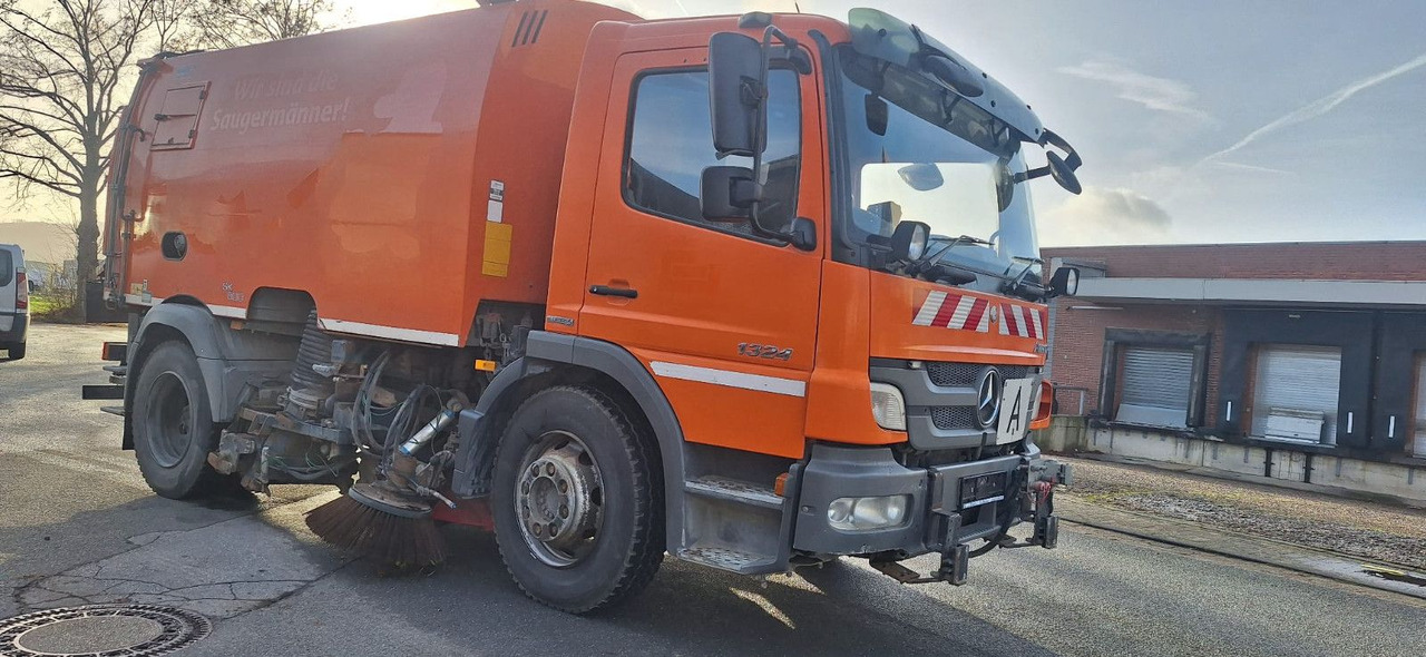 Mercedes-Benz Atego 1524 2 6-Zyl. 4x2 - Road sweeper: picture 3 Mercedes-Benz Atego 1524 2 6-Zyl. 4x2 - Road sweeper: picture 3