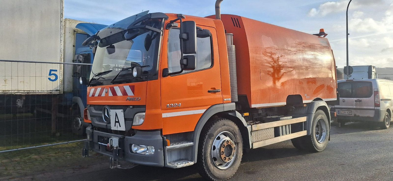 Mercedes-Benz Atego 1524 2 6-Zyl. 4x2 - Road sweeper: picture 1 Mercedes-Benz Atego 1524 2 6-Zyl. 4x2 - Road sweeper: picture 1